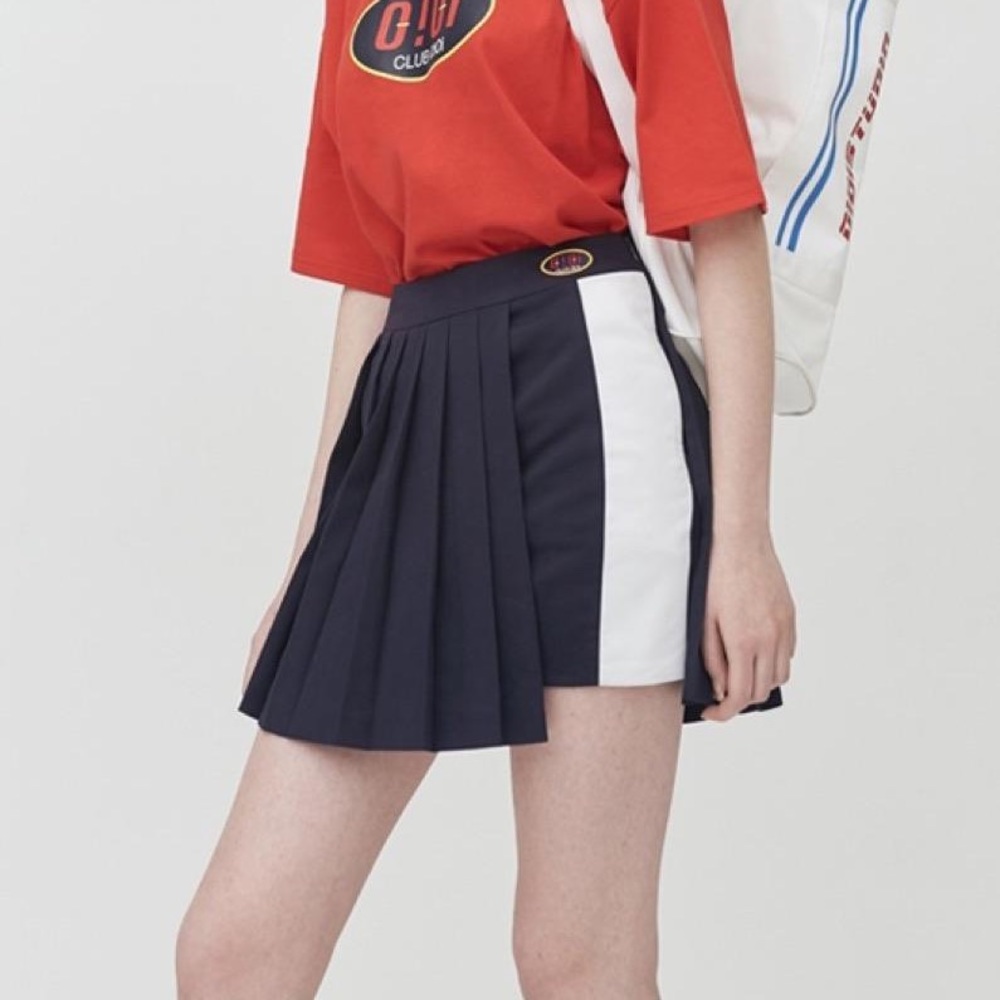 Black Pleated skirt
